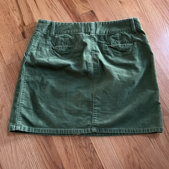 J. Crew Corduroy 4-Pocket Green Skirt, Size 8 - Picture 4 of 8